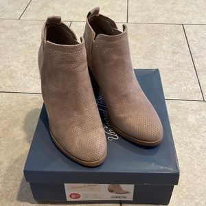 UNIVERSAL THREAD ANKLE BOOTIE